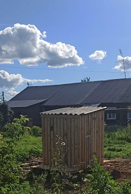 Жителям поселка Петровский установили новое отхожее место